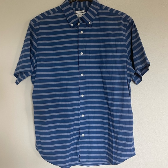 Men’s Short Sleeve Button Up - Picture 2 of 4